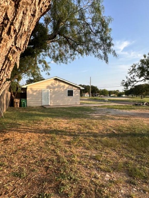 Image 11 of property listing at 2502 Pecan Street, San Angelo, TX 76903