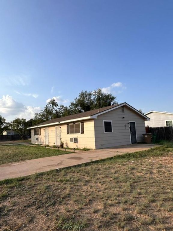 Image 2 of property listing at 2502 Pecan Street, San Angelo, TX 76903