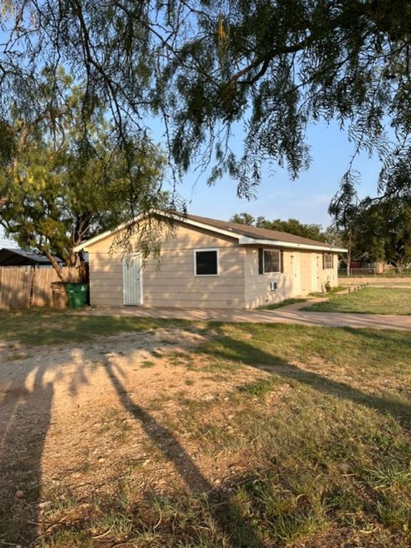 Image 3 of property listing at 2502 Pecan Street, San Angelo, TX 76903