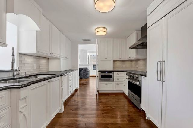 40 E Delaware Place 1702, Chicago, IL 60611