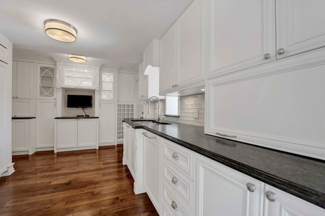 40 E Delaware Place 1702, Chicago, IL 60611