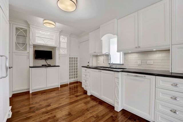 40 E Delaware Place 1702, Chicago, IL 60611