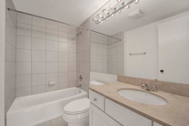 40 E Delaware Place 1702, Chicago, IL 60611