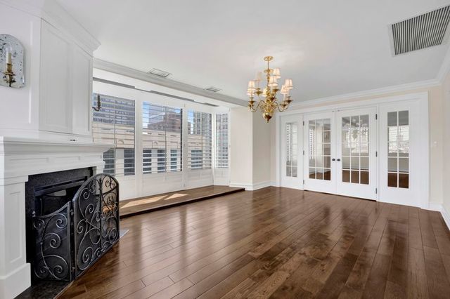40 E Delaware Place 1702, Chicago, IL 60611
