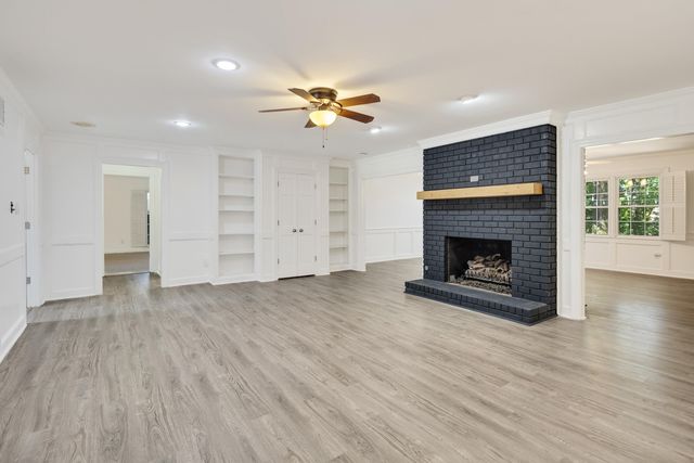 2243 W GLENALDEN DR, Germantown, TN 38139