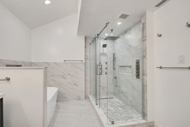 2243 W GLENALDEN DR, Germantown, TN 38139