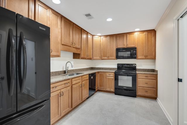 2243 W GLENALDEN DR, Germantown, TN 38139