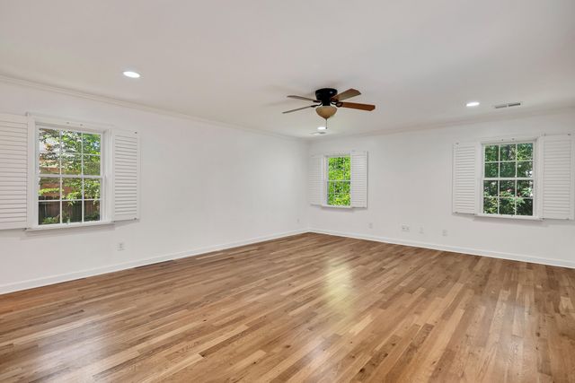 2243 W GLENALDEN DR, Germantown, TN 38139