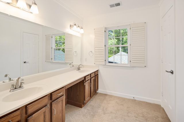 2243 W GLENALDEN DR, Germantown, TN 38139