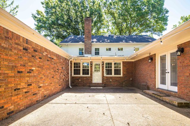 2243 W GLENALDEN DR, Germantown, TN 38139
