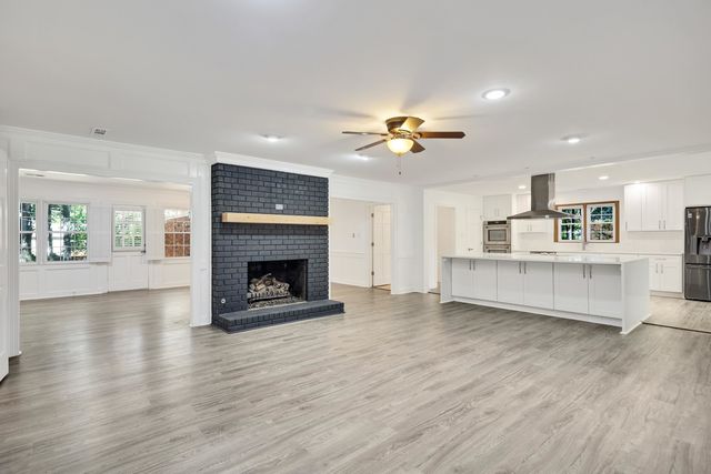 2243 W GLENALDEN DR, Germantown, TN 38139