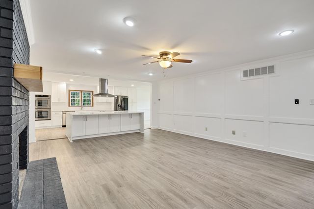 2243 W GLENALDEN DR, Germantown, TN 38139