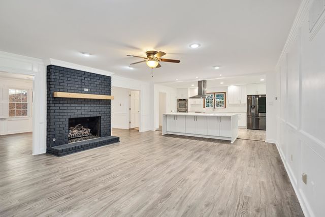 2243 W GLENALDEN DR, Germantown, TN 38139