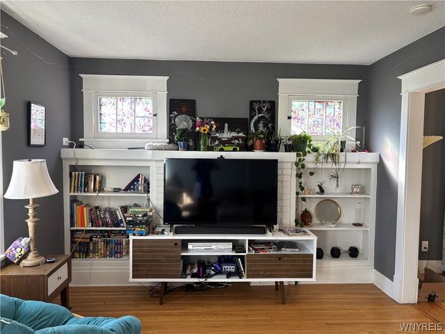 15 Stratford Road, Buffalo, NY 14216