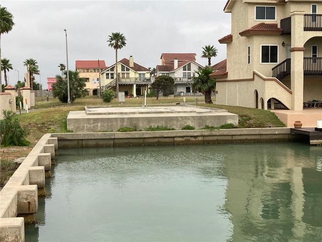 702 Crown Harbor, Corpus Christi, TX 78402