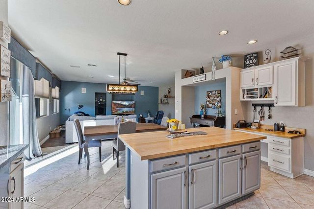 9022 W ROSS Avenue, Peoria, AZ 85382