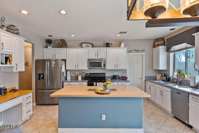 9022 W ROSS Avenue, Peoria, AZ 85382