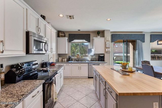 9022 W ROSS Avenue, Peoria, AZ 85382