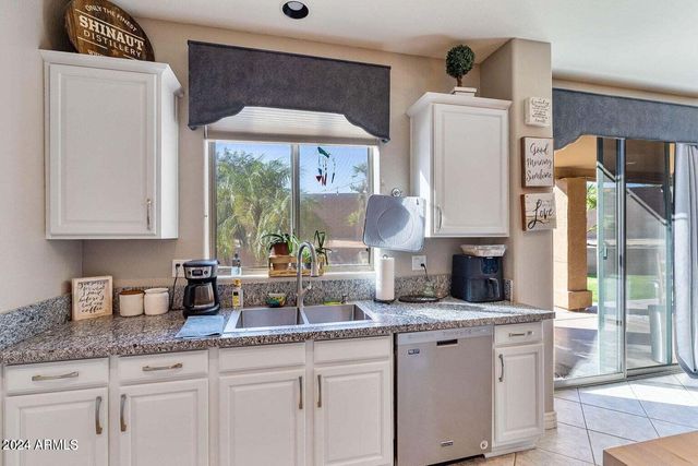 9022 W ROSS Avenue, Peoria, AZ 85382