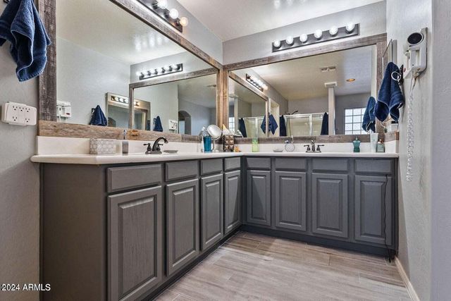 9022 W ROSS Avenue, Peoria, AZ 85382