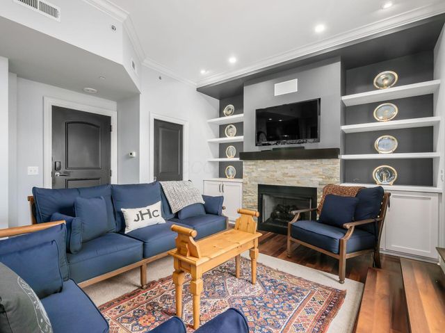 8 E Broad Street, 502, Columbus, OH 43215