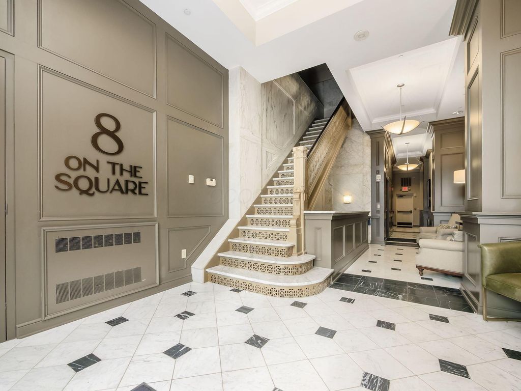 8 E Broad Street, 502, Columbus, OH 43215