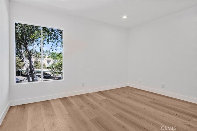 5700 Etiwanda Avenue 288, Tarzana, CA 91356