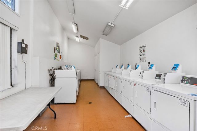 5700 Etiwanda Avenue 288, Tarzana, CA 91356