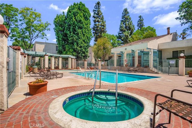 5700 Etiwanda Avenue 288, Tarzana, CA 91356