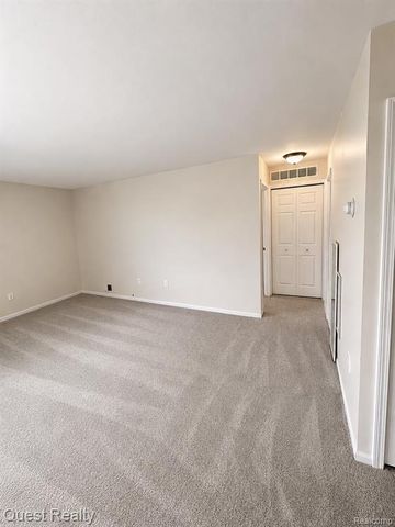 30028 W 12 Mile Road 27, Farmington Hills, MI 48334