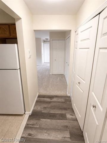 30028 W 12 Mile Road 27, Farmington Hills, MI 48334