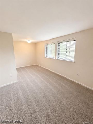 30028 W 12 Mile Road 27, Farmington Hills, MI 48334