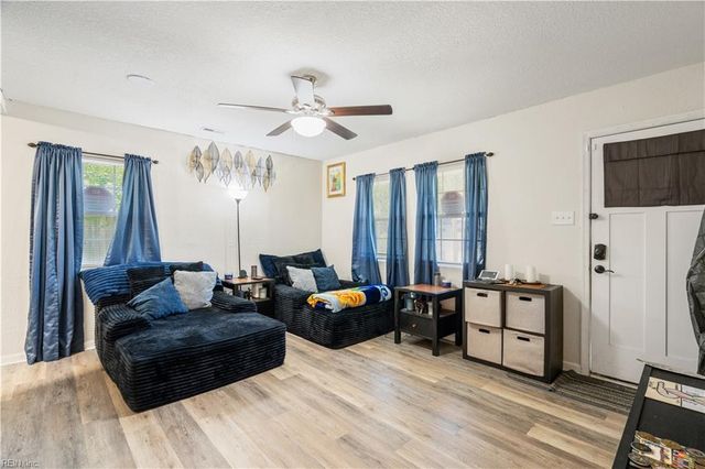 1422 Woodcrest DR, Hampton, VA 23663