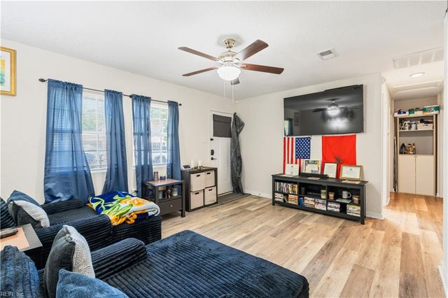 1422 Woodcrest DR, Hampton, VA 23663
