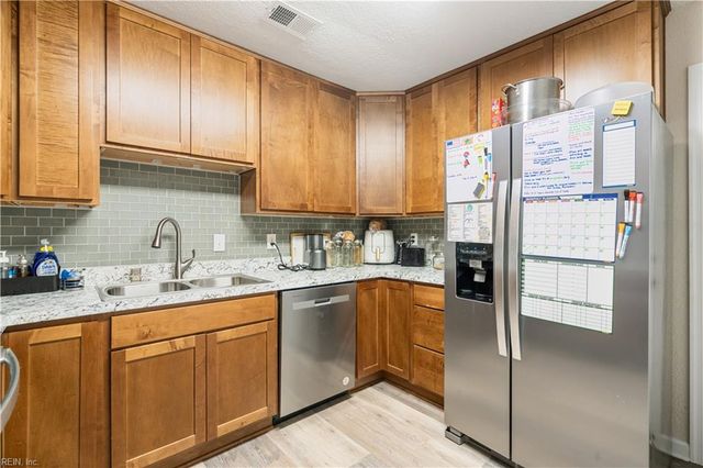 1422 Woodcrest DR, Hampton, VA 23663