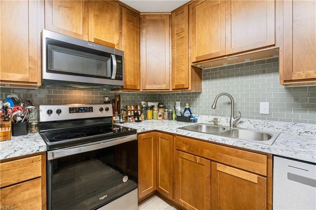 1422 Woodcrest DR, Hampton, VA 23663