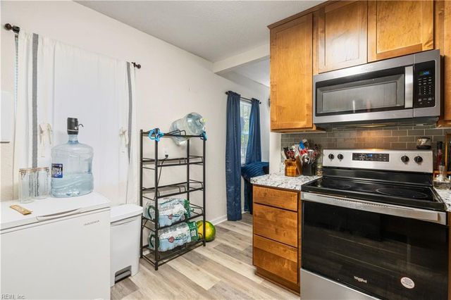 1422 Woodcrest DR, Hampton, VA 23663