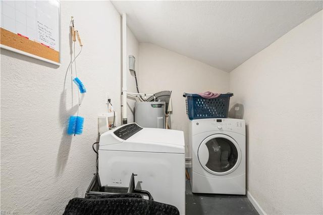 1422 Woodcrest DR, Hampton, VA 23663