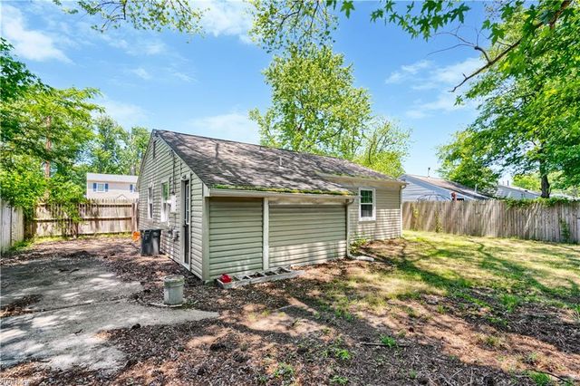 1422 Woodcrest DR, Hampton, VA 23663