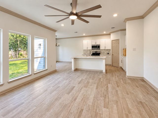 501 Briarwood Drive, Baytown, TX 77520