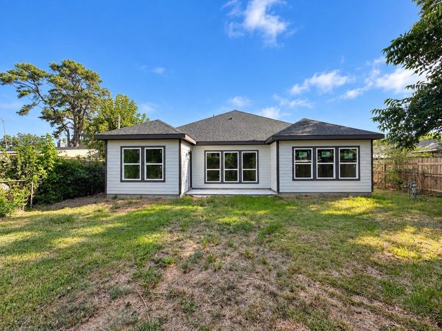 501 Briarwood Drive, Baytown, TX 77520