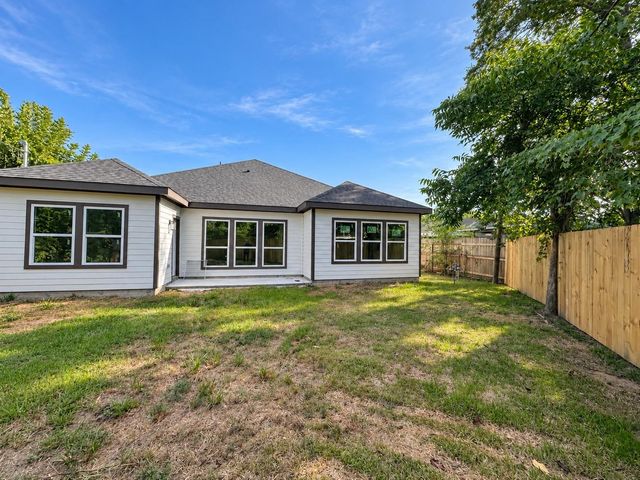 501 Briarwood Drive, Baytown, TX 77520