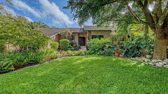1529 OAK WAY, Sarasota, FL 34232