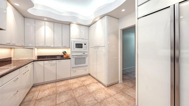 1529 OAK WAY, Sarasota, FL 34232