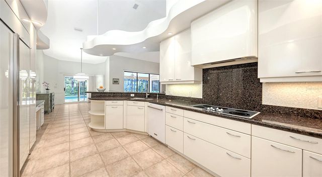 1529 OAK WAY, Sarasota, FL 34232