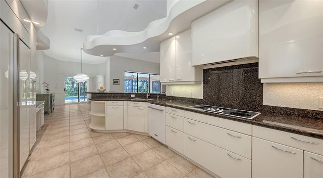 1529 OAK WAY, Sarasota, FL 34232