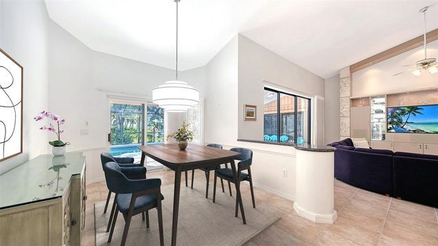 1529 OAK WAY, Sarasota, FL 34232