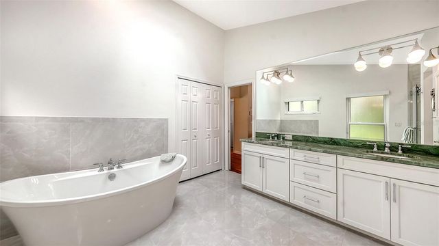 1529 OAK WAY, Sarasota, FL 34232