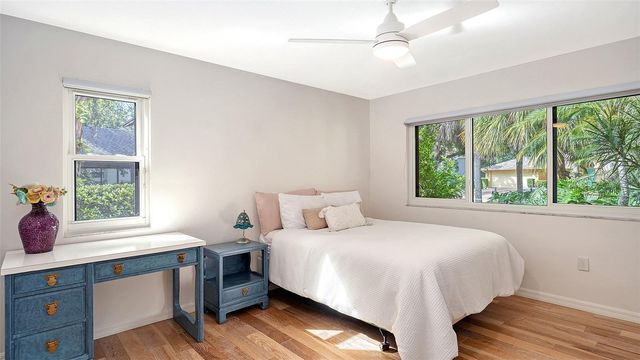 1529 OAK WAY, Sarasota, FL 34232