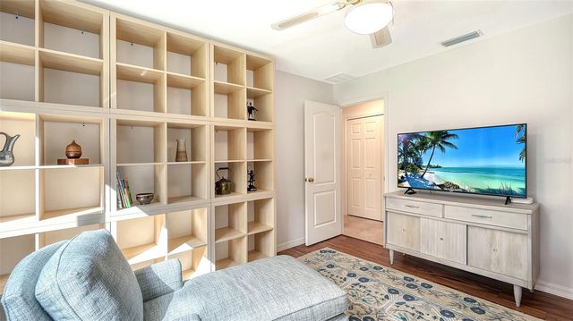 1529 OAK WAY, Sarasota, FL 34232